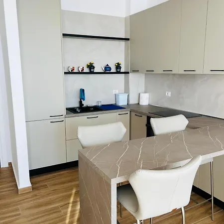 Emi Luxury Kalaja Apartamento *