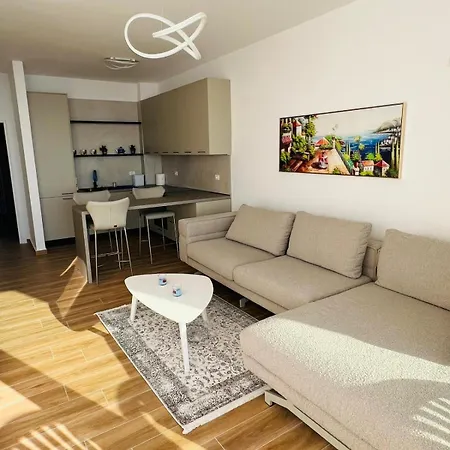 Emi Luxury Kalaja *