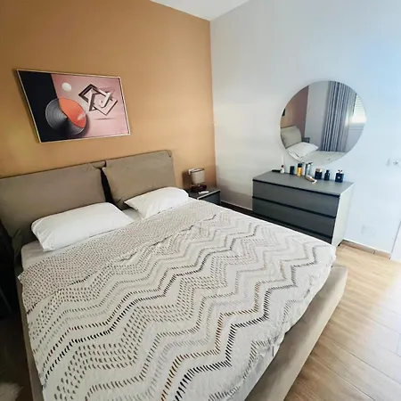 Emi Luxury Kalaja *