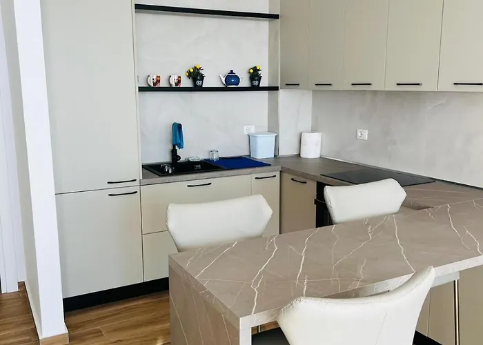 Emi Luxury Kalaja Apartamento *